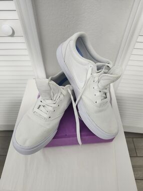 Nike Ladies White Canvas Skate Shoes